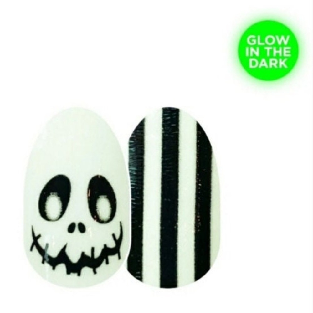 *Retired* Color Street: Boo Crew | Halloween Glow in the Dark Stripes Skull - Picture 11 of 12